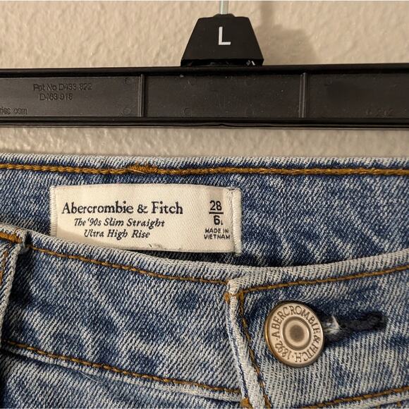 Abercrombie and Fitch 90's slim straight ultra high rise jeans - Picture 2 of 3